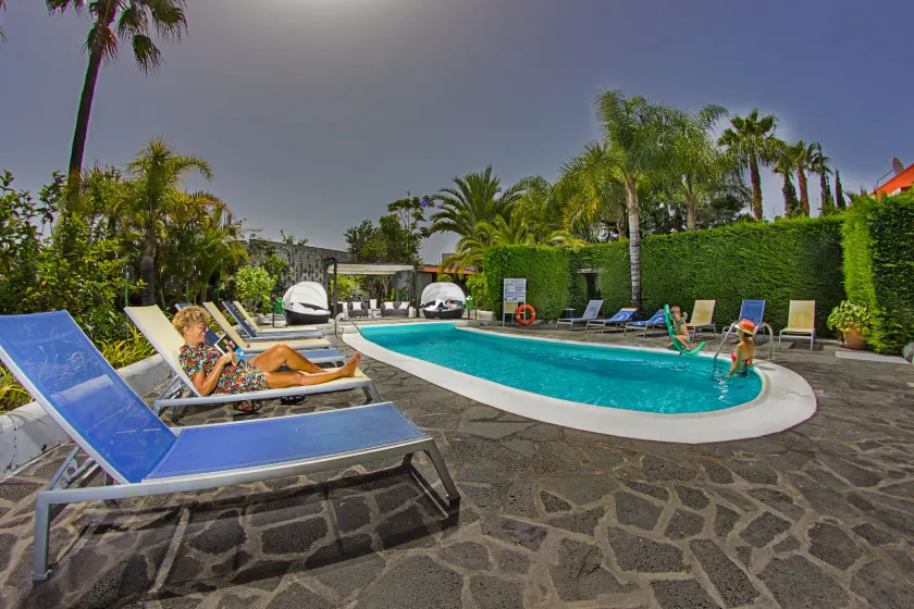 Apartamentos Adjovimar - Image 1