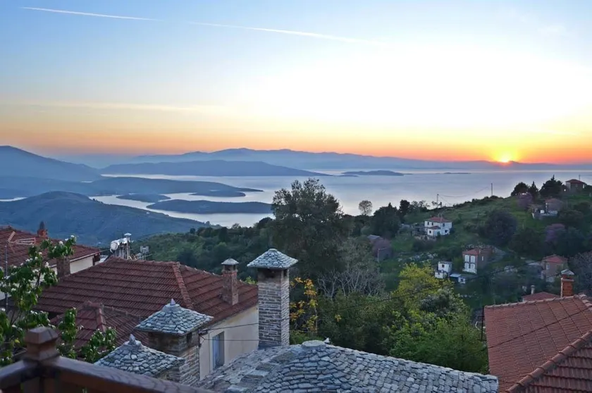Fyloma Villa With 5 Bedrooms - Image 1