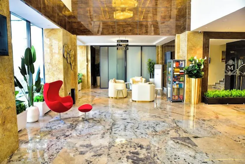 3pple M Continental Hotel & Suites - Eingangsbereich