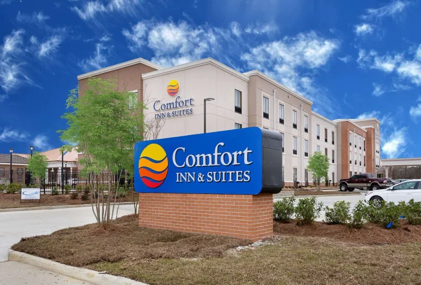 Comfort Inn & Suites Zachary - Image 1