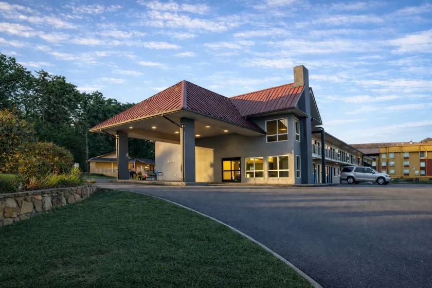 Quality Inn Kodak Sevierville - Image 1