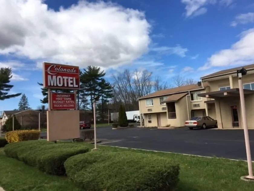 Colonade Motel - Image 1