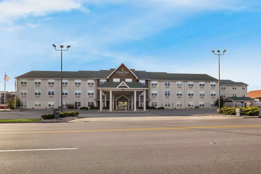Country Inn & Suites by Radisson, Marion, IL - Image 1