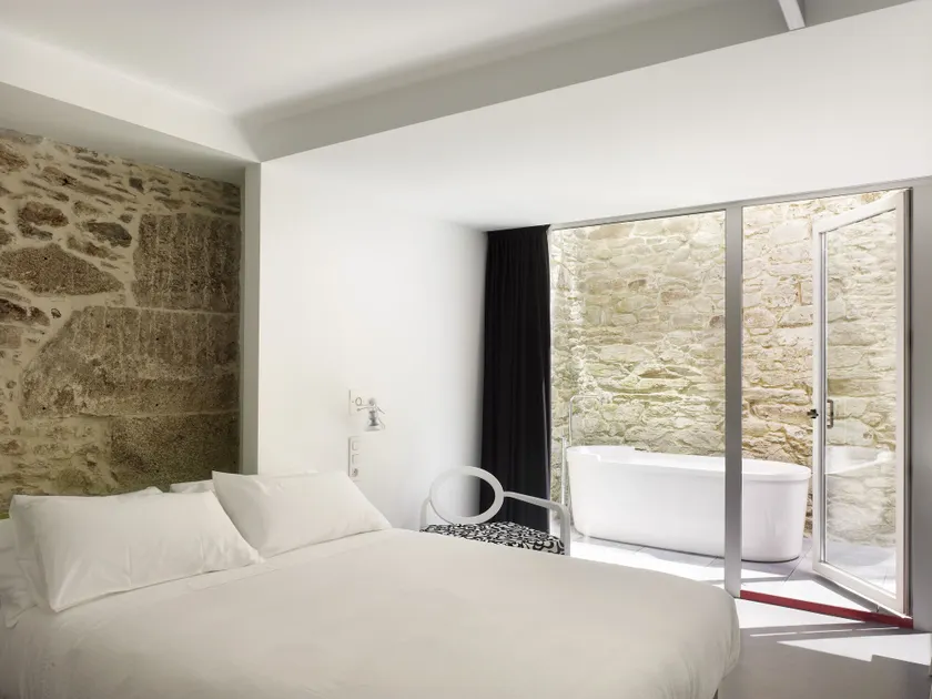 Moure Hotel - Image 1
