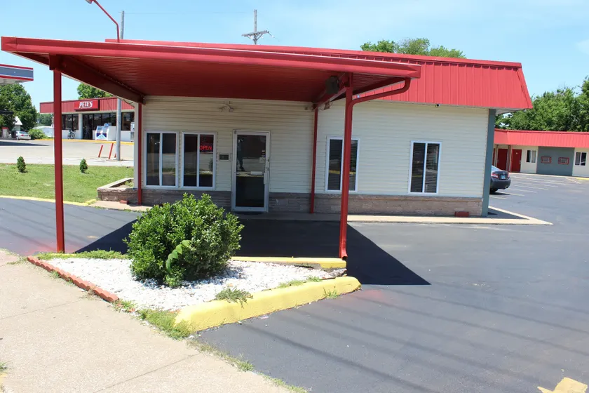 Guest House Motel - Image 1