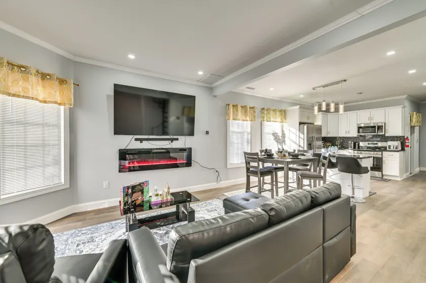 Walk to Park: Modern Apt 2 Mi to Union College! - Image 1