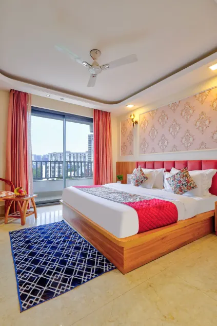 Qotel Signature - Golf Course Road - Image 1