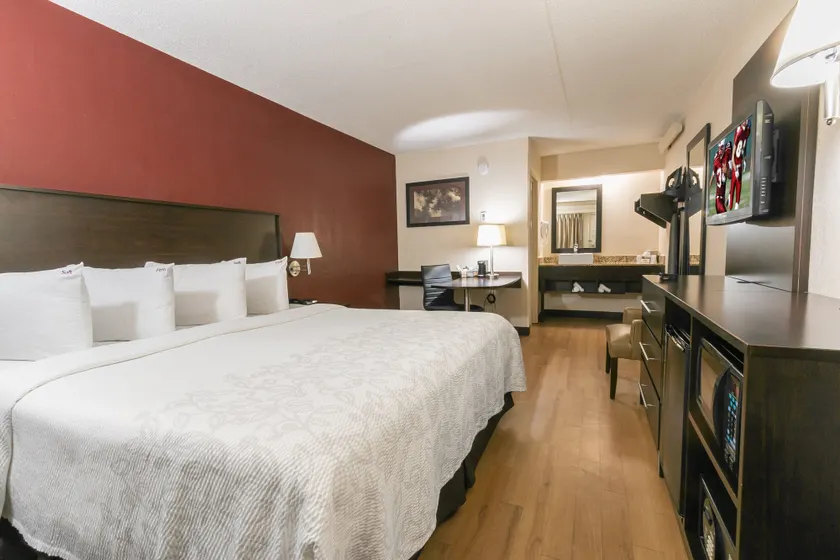 Red Roof Inn PLUS+ Birmingham East – Irondale/Airport - Image 1
