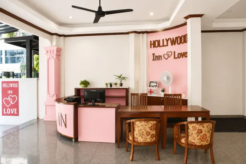 Hollywood Inn Love - Hall