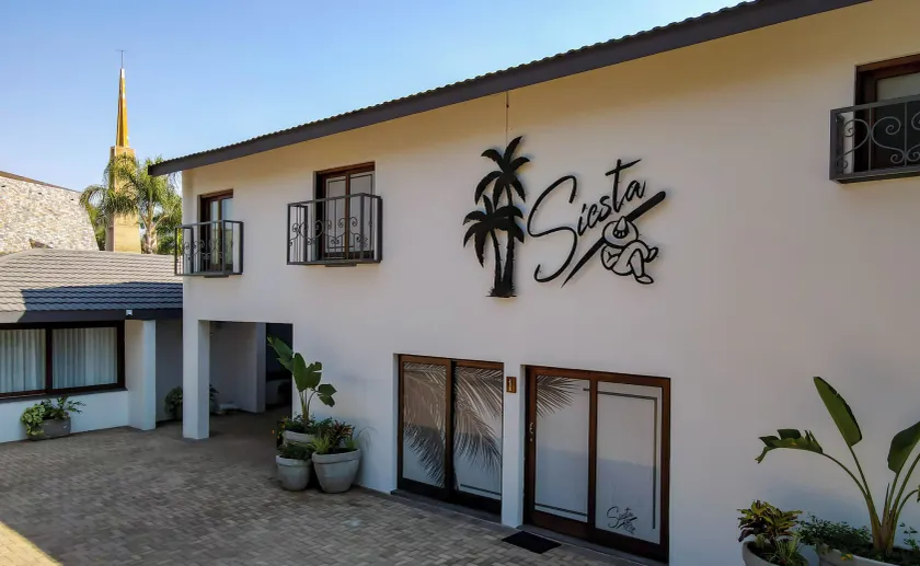 Siesta Manor Guesthouse - Image 1