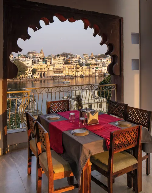 DERA PICHOLA- A Lake Facing Boutique Hotel - Image 1