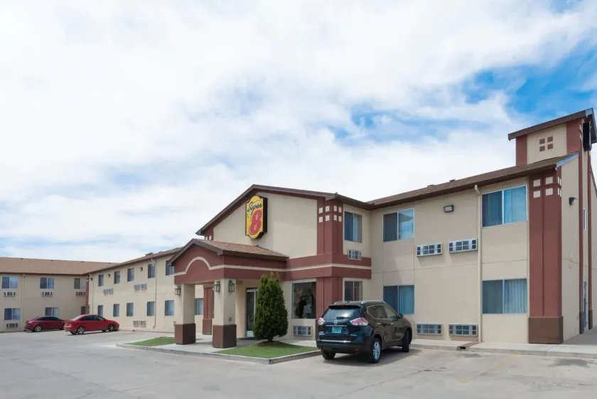 Super 8 by Wyndham Bernalillo - Image 1