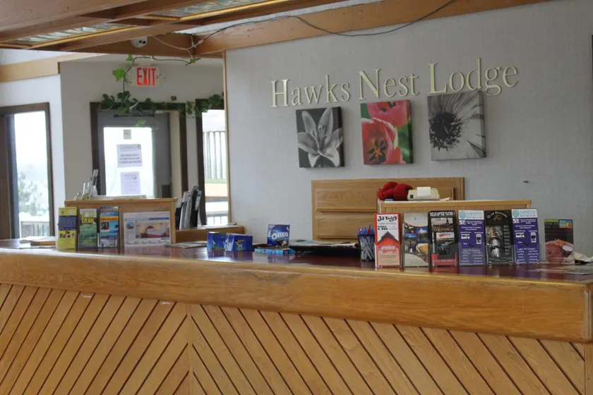 Hawk's Nest Lodge - Hall