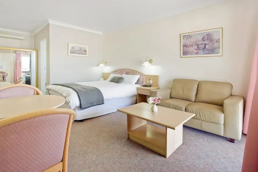 Bega Village Motor Inn - Image 1