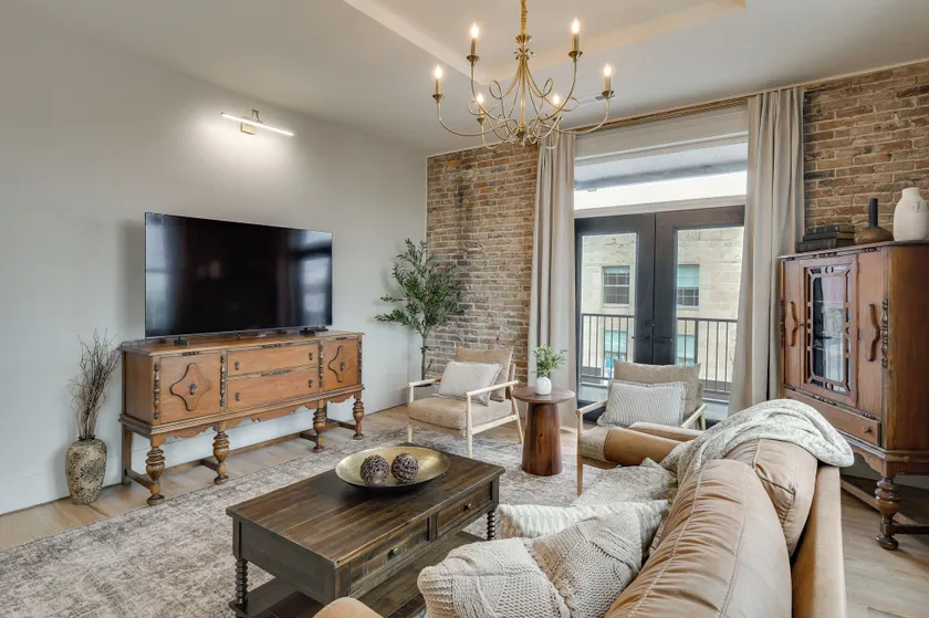 Historic Lawrenceburg Loft: Balcony + Square Views - Image 1