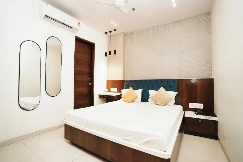Hotel Elegance  - Image 1