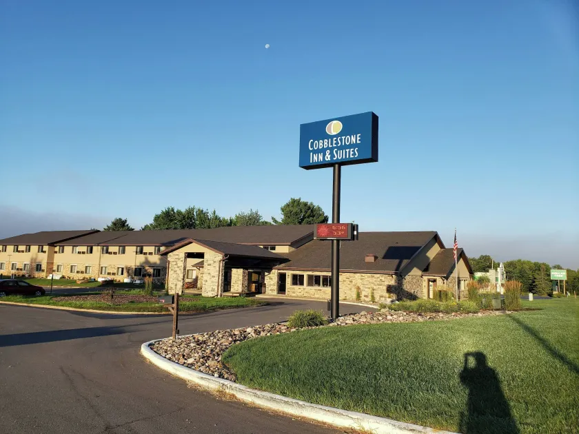 Cobblestone Inn & Suites - Merrill - Image 1