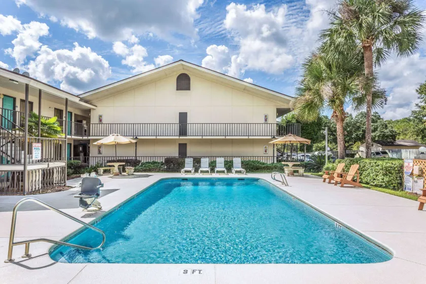 Days Inn by Wyndham Lake Park/Valdosta - Image 1
