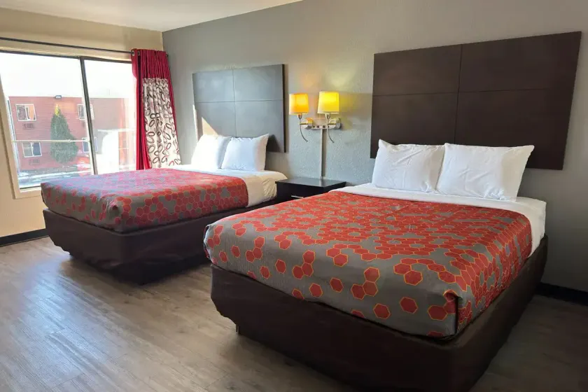 Ember Inn Suites Waite Park - Room
