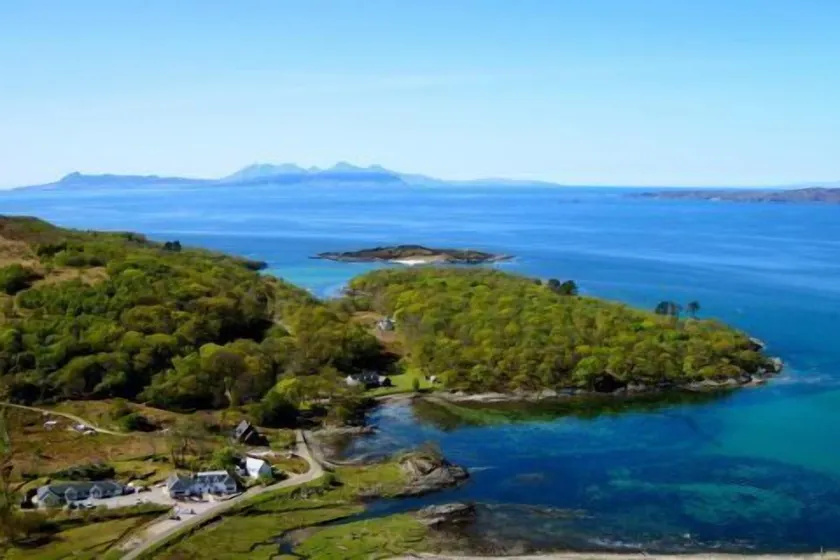 Glenuig Inn - Image 1