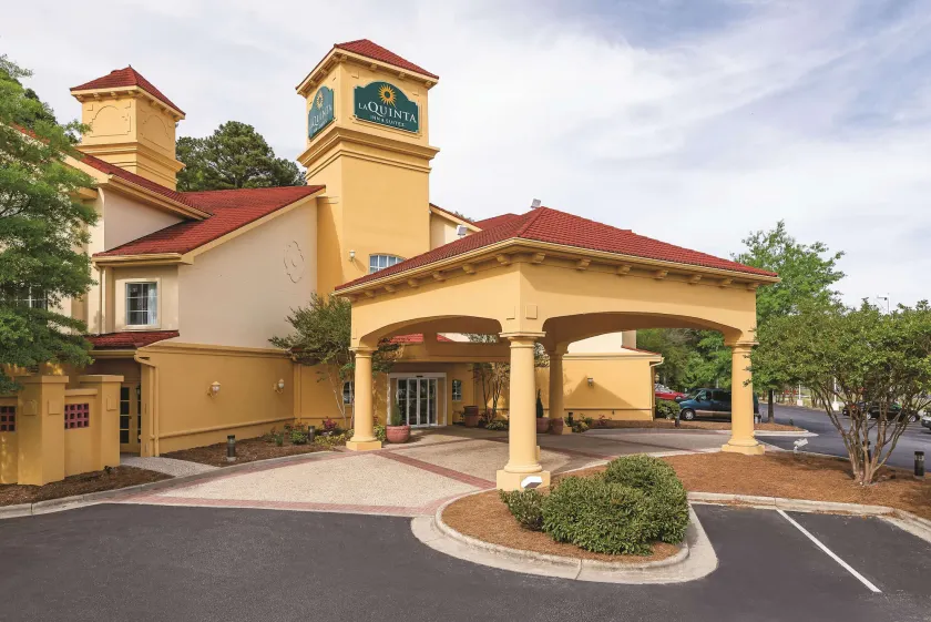 La Quinta Inn & Suites by Wyndham University Area Chapel Hill - Image 1