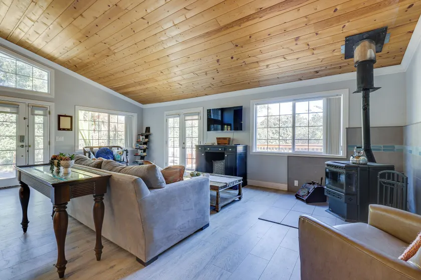 Peaceful Lower Lake Home ~ 5 Mi to Clear Lake! - Innenbereich