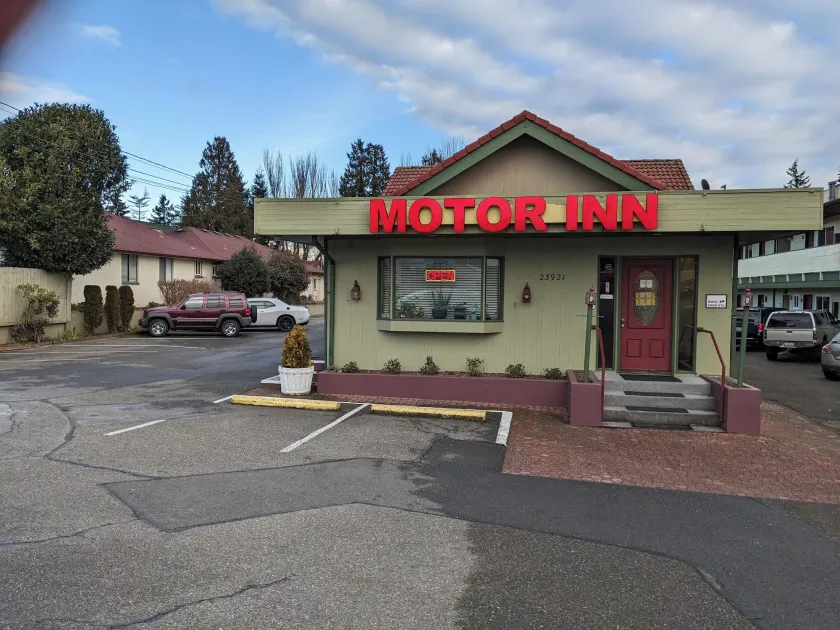 K&E Motor Inn - Image 1