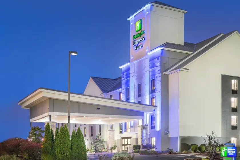 Holiday Inn Express Hotel & Suites Louisville East by IHG - Image 1