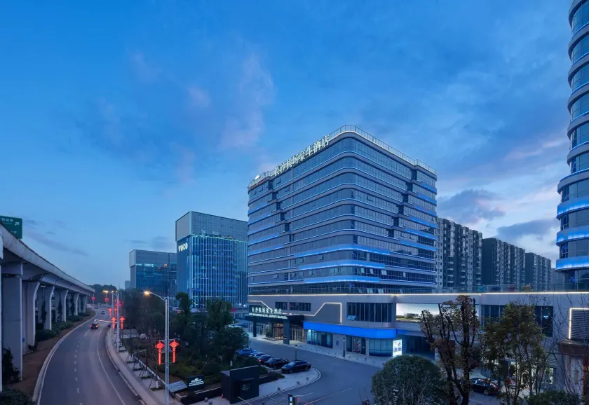 Howard Johnson Airport Hotel Changsha - Image 1