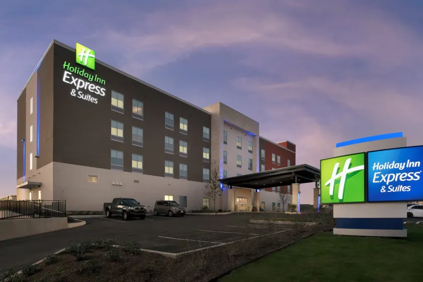 Holiday Inn Express & Suites San Antonio North-Windcrest by IHG - Image 1