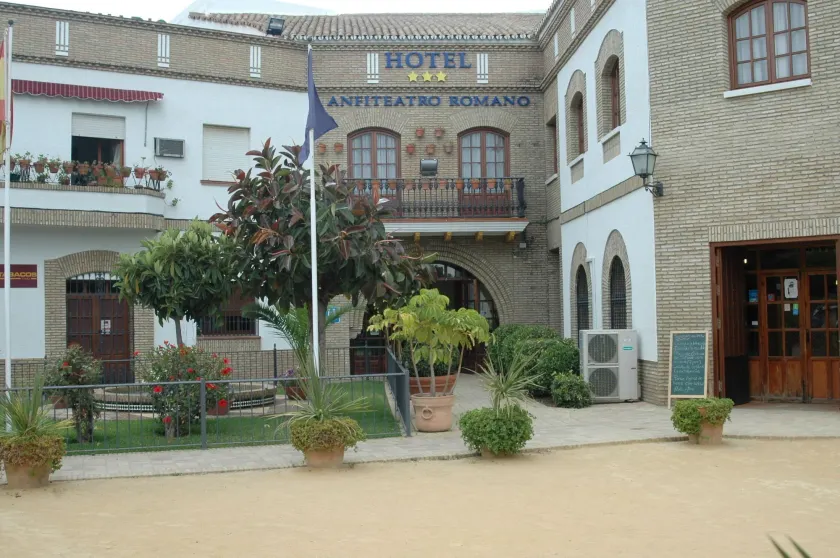 Hotel Anfiteatro Romano - Image 1