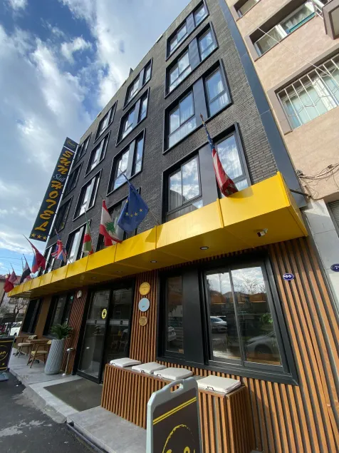 Sun Suit Hotel - Image 1
