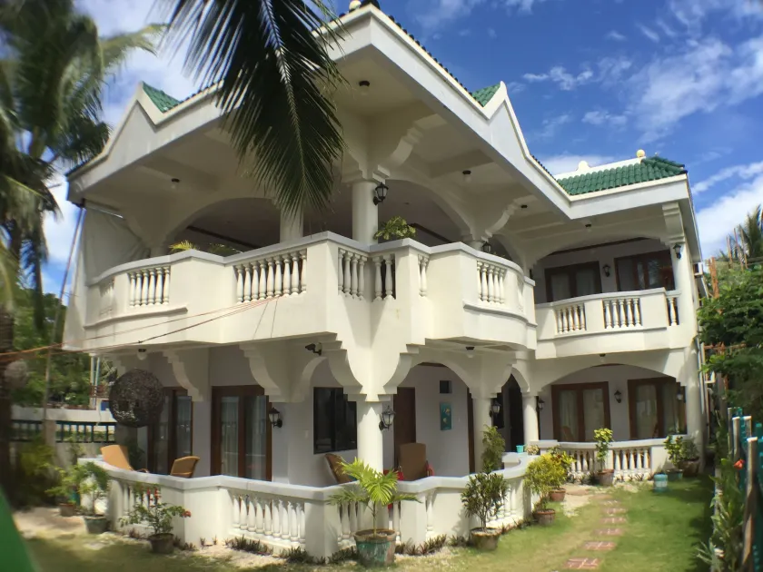 Lanas Beach Resort Carabao Island - Image 1