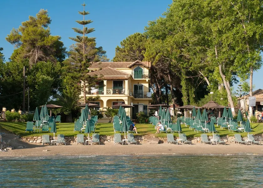 Zarkadis Beach Apartments - Image 1