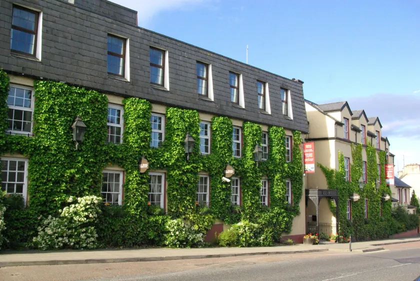 Kee's Hotel  - Image 1
