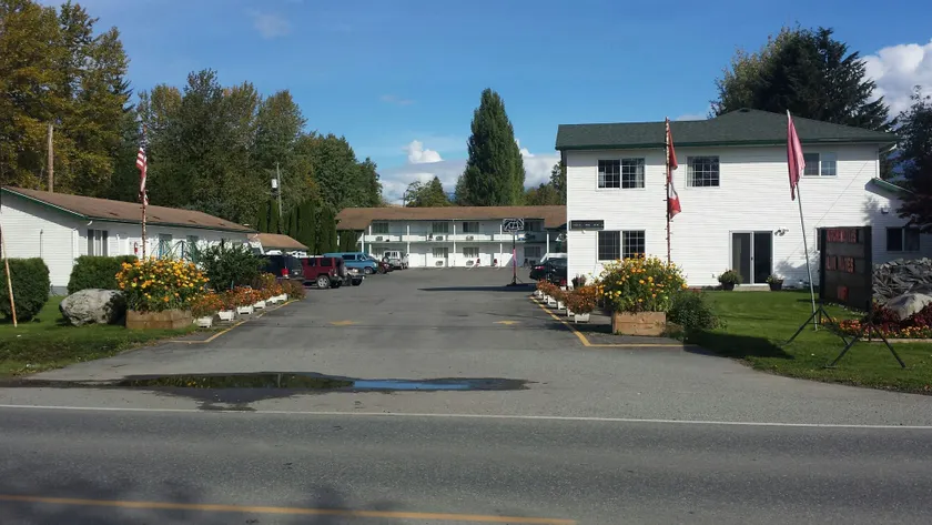 Rainbow INN - Image 1