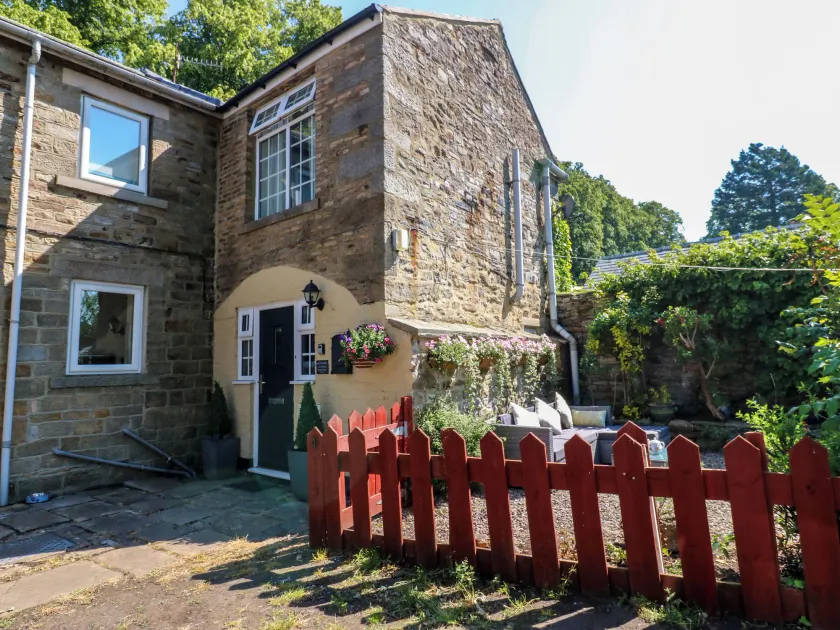 Mews Cottage - Image 1