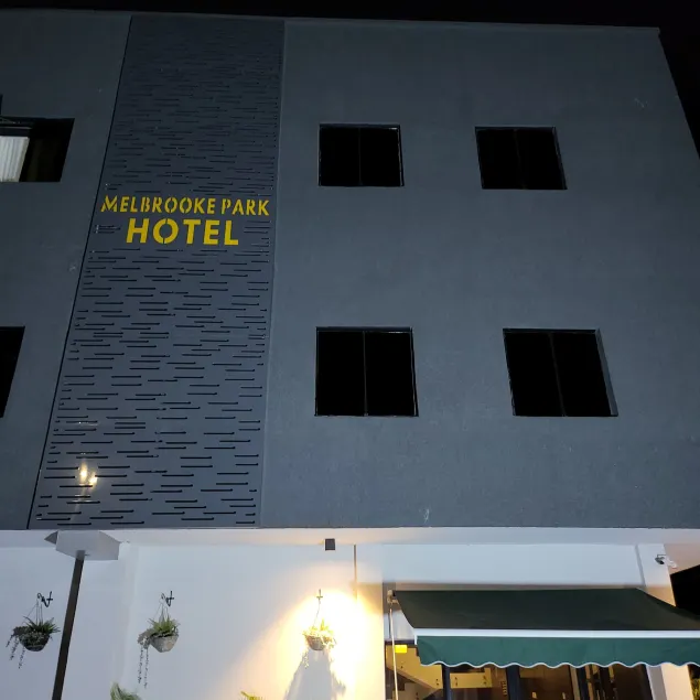 Melbrooke Park Hotel - Image 1