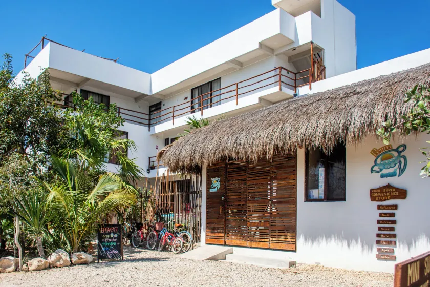 La Familia Casa and Suites - Image 1