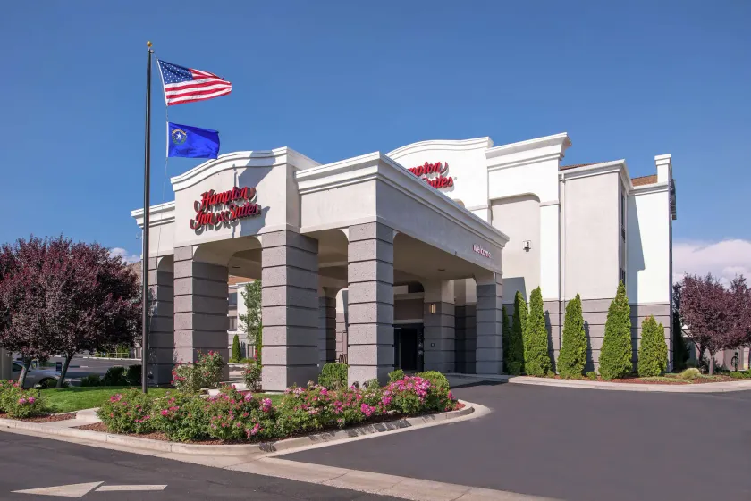 Hampton Inn & Suites Carson City - Image 1