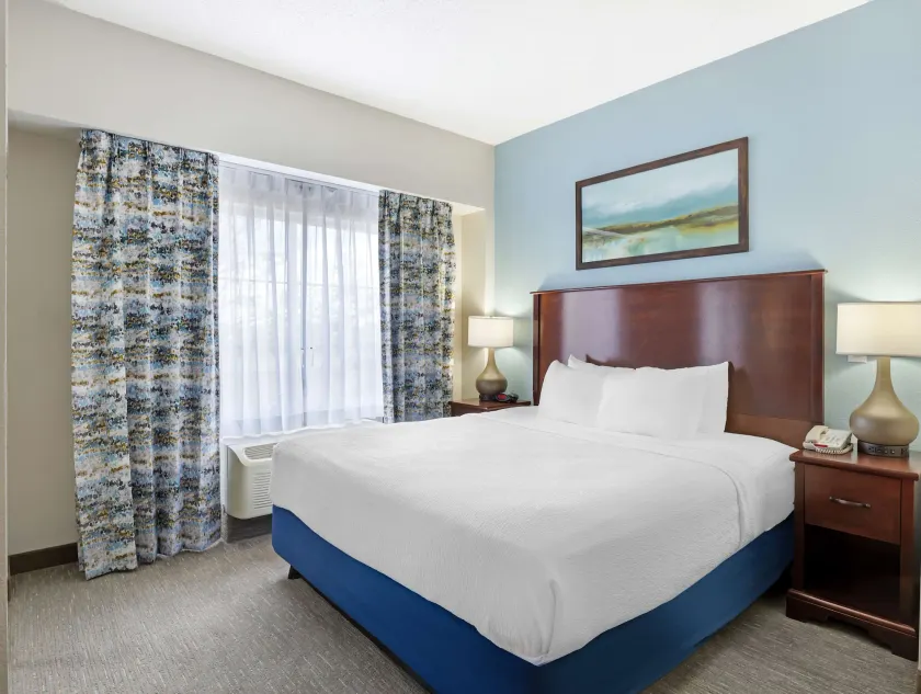 Best Western Plus Crossroads Inn & Suites - Image 1