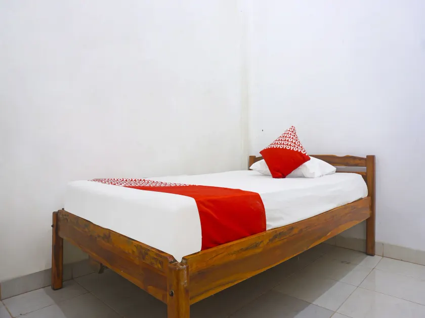 Hotel O Almeerah Homestay Syariah Near RS Hermina - Image 1
