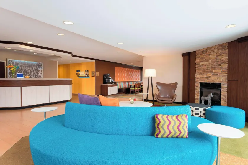 Fairfield Inn and Suites by Marriott Chicago St. Charles - Image 1