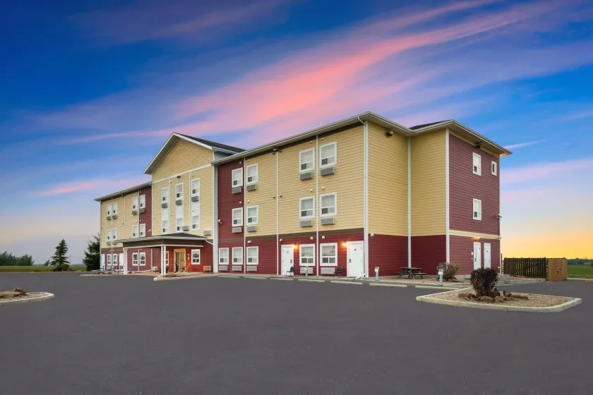 Elk Island Studios – Lamont - Image 1