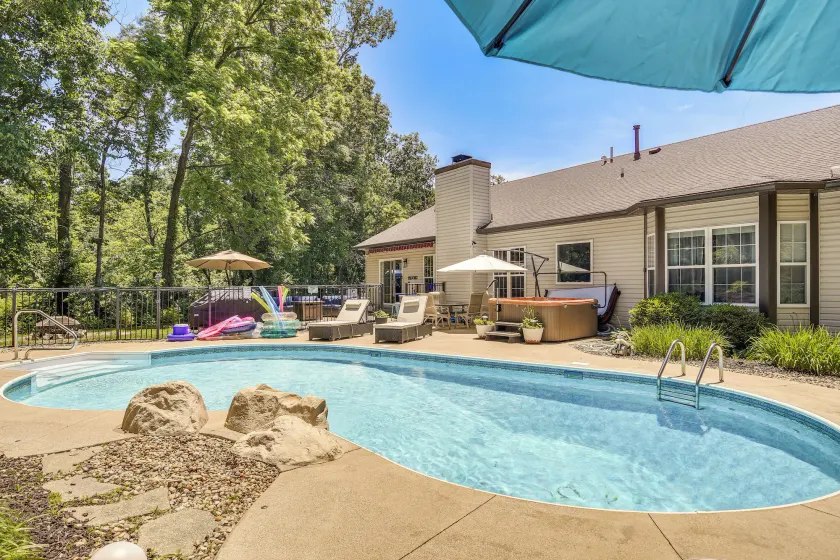 Gateway to St Louis: Group Getaway w/ Game Room - Image 1