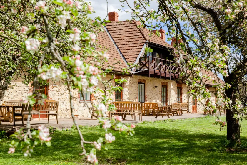 Karlamuiza Country Hotel - Image 1