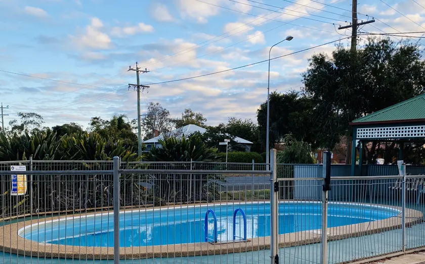 County Lodge Motor Inn - Image 1