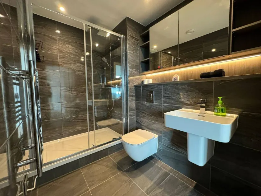 Luxurious 2 bed City View Apartment - Image 1