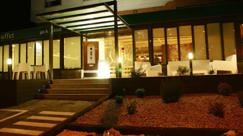 Hotel Corona de Galicia - Image 1
