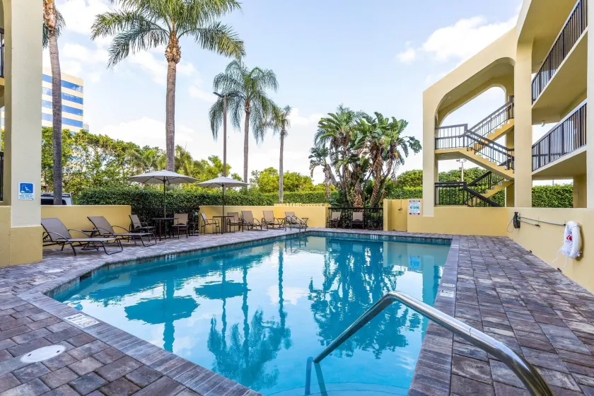 Quality Inn Palm Beach International Airport - Image 1